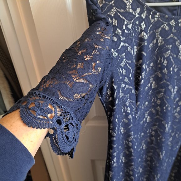 Blue lace dress, ivory lining - Picture 4 of 5